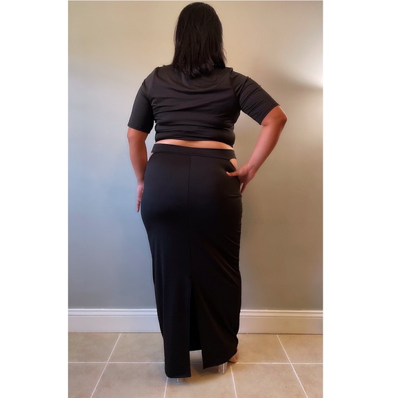Cut-Out Crop Top & Skirt "Confident" Set: Plus Size - Picture 3 of 6